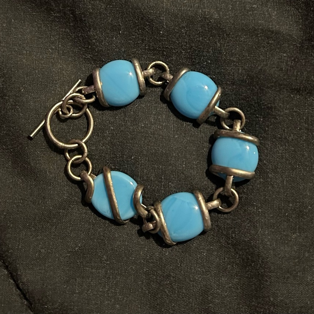 Turquoise stone and silver setting bracelet